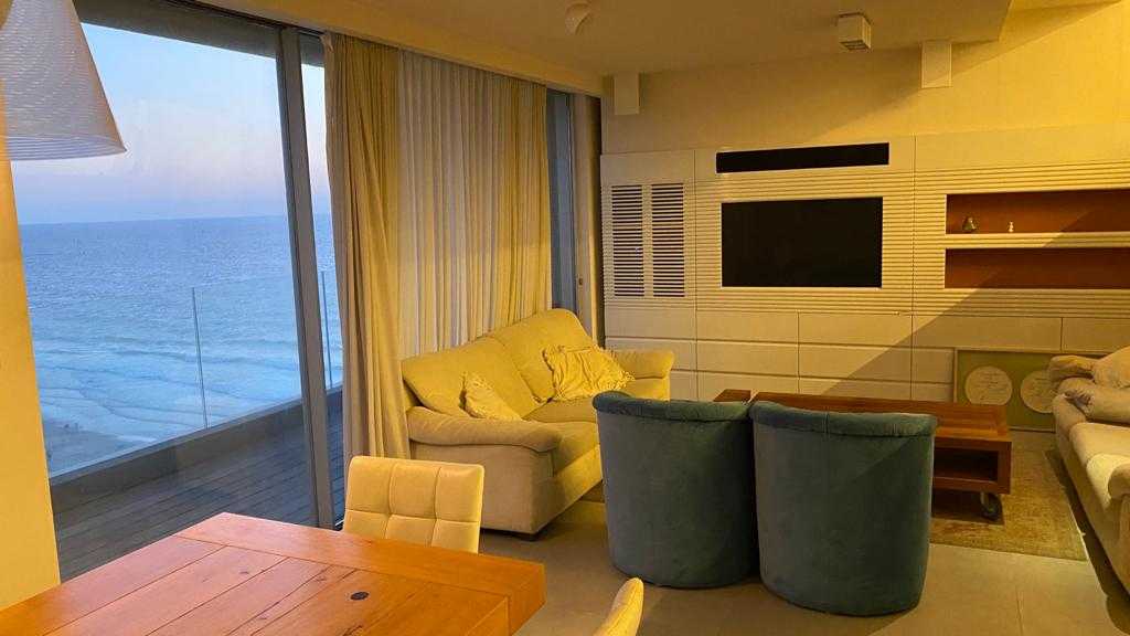 דירה על הים בהרצליה פיתוח למכירה