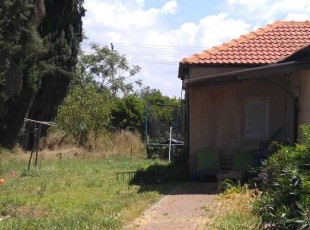 משק עזר למכירה במושב יוקרתי בשרון – לא אקטואלי !