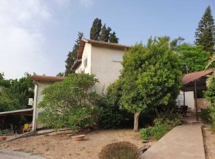 נחלה למכירה בעין ורד עם חזית רחבה במיקום שקט- לא רלוונטי
