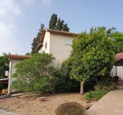 נחלה למכירה בעין ורד עם חזית רחבה במיקום שקט- לא רלוונטי
