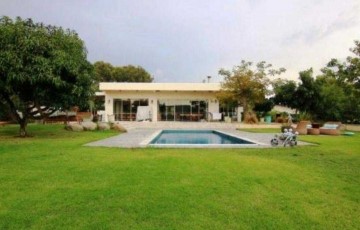 Unique Farm in Kfar Neter