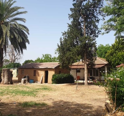 משק עם זכויות מלאות למכירה בעמק חפר