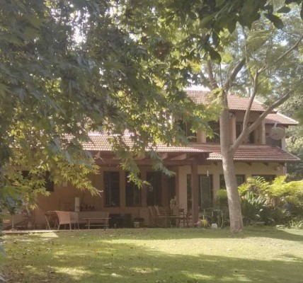 משק עזר למכירה במושב בשרון – נמכר